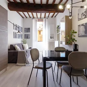  Apartment Lovely Modern Flat In The Heart Of Italy